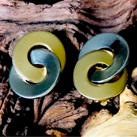 Vintage MCM Costume Gold & Silver Tone Round Geometric Shape Clip On Earrings - Picture 2 of 9